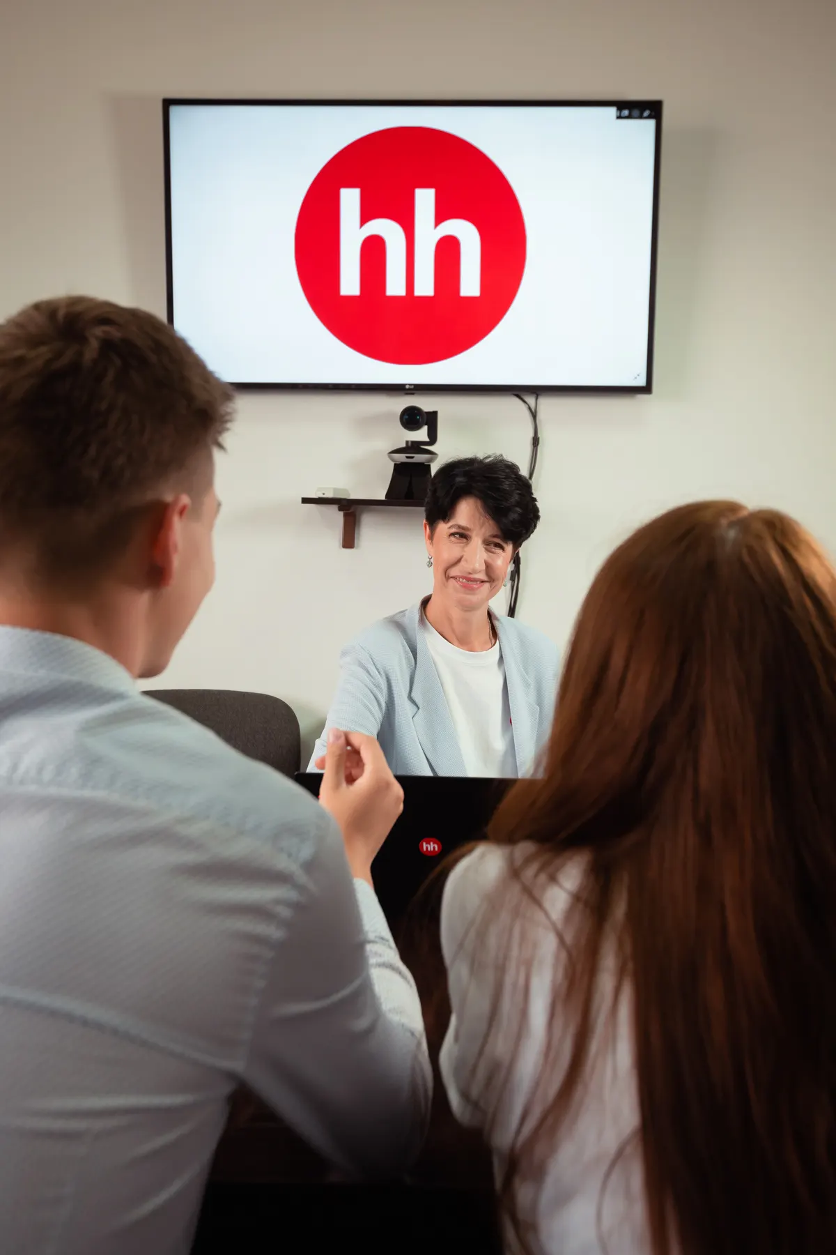 HeadHunter — people and office life — frame 3