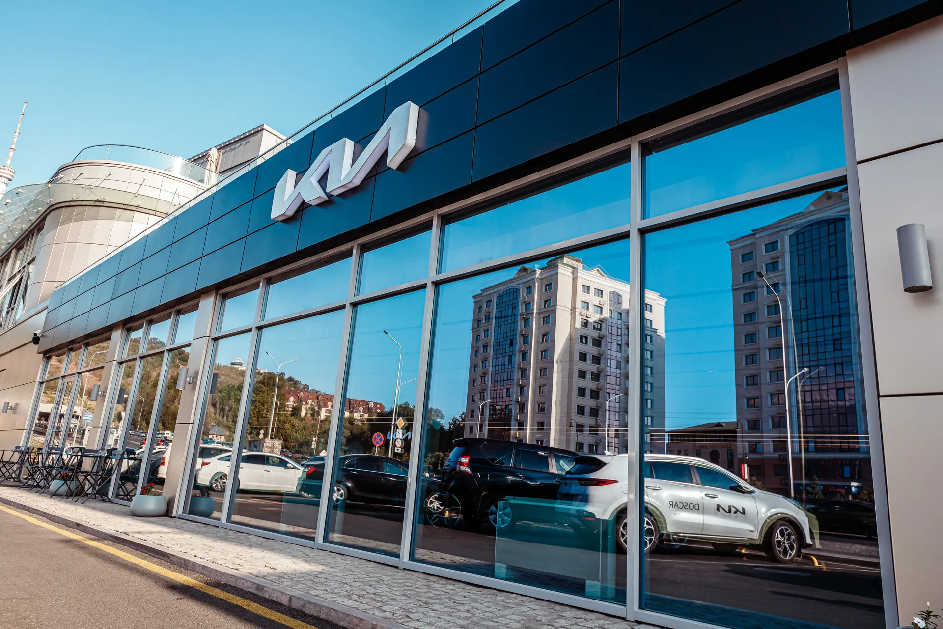 Kia / DOSCAR — dealership architecture — frame 2