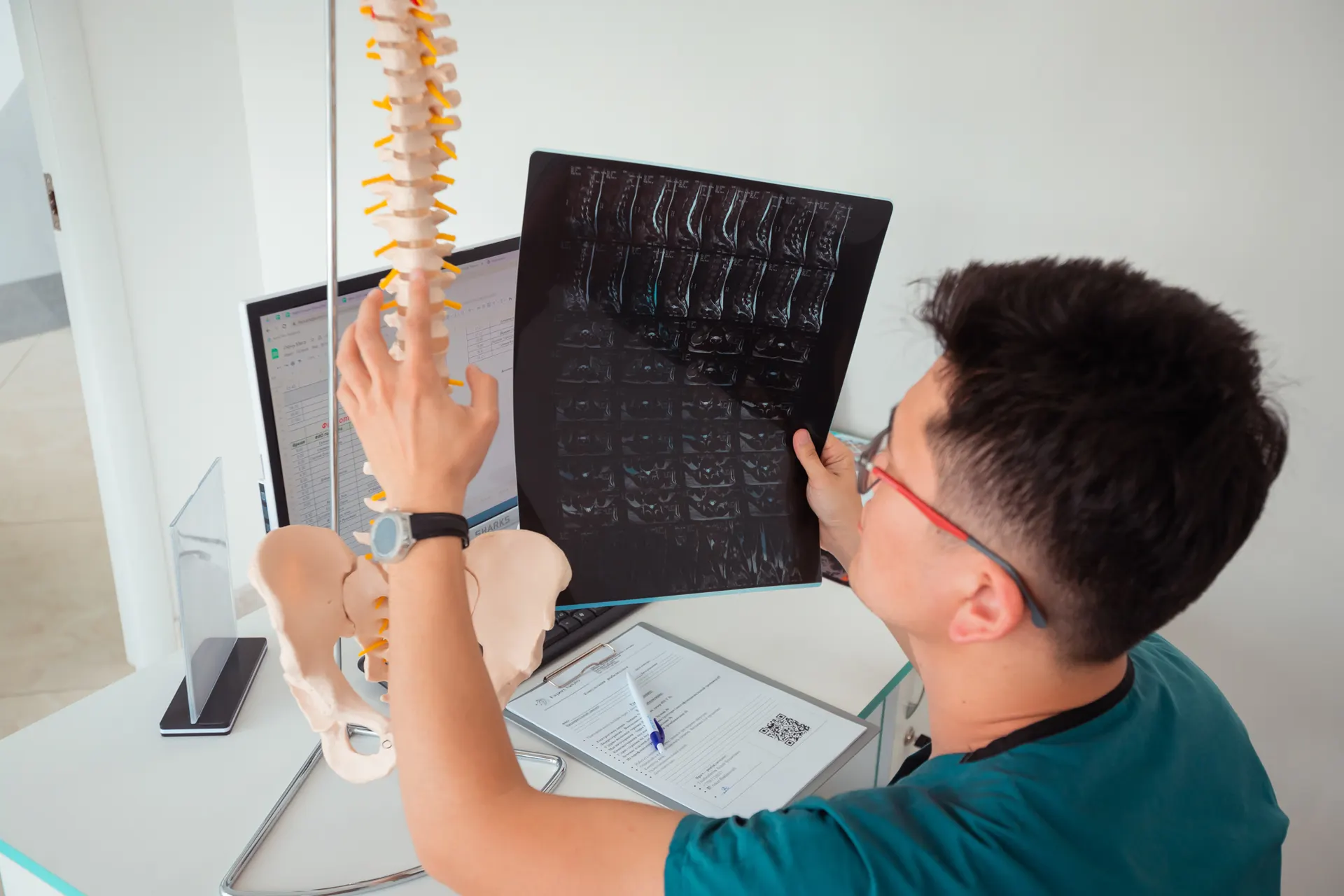 Expert Neuro — специалисты и рабочая среда — кадр 3